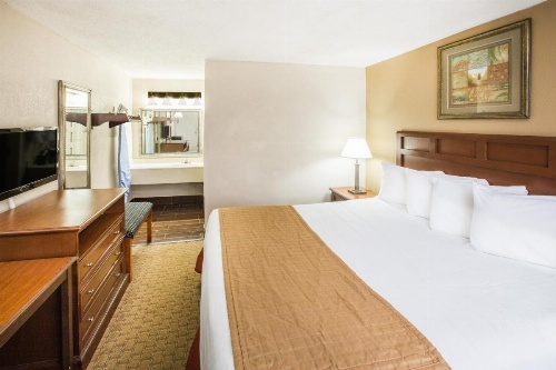 Baymont by Wyndham Mobile/ I-65 image 29